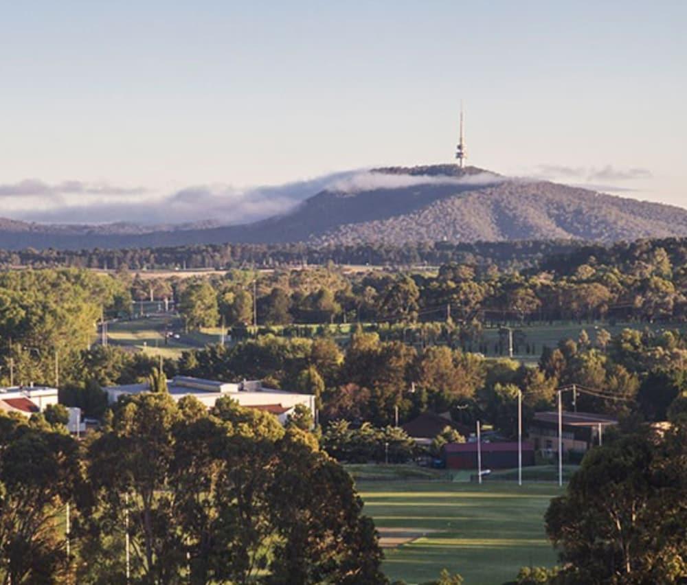 Abode Tuggeranong Aparthotel Canberra Ngoại thất bức ảnh