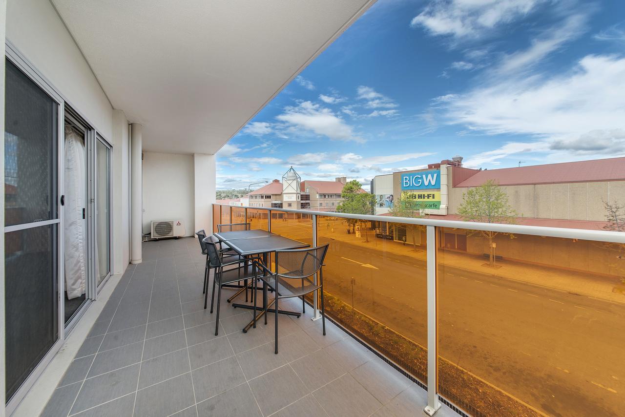 Abode Tuggeranong Aparthotel Canberra Ngoại thất bức ảnh