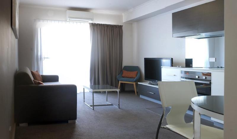 Abode Tuggeranong Aparthotel Canberra Ngoại thất bức ảnh