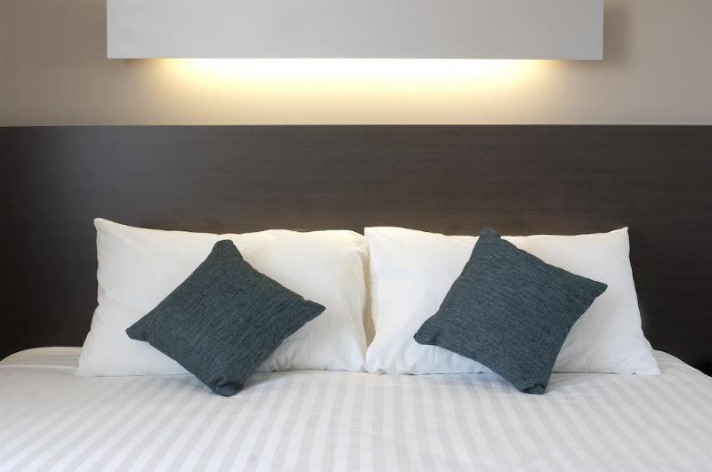 Abode Tuggeranong Aparthotel Canberra Ngoại thất bức ảnh