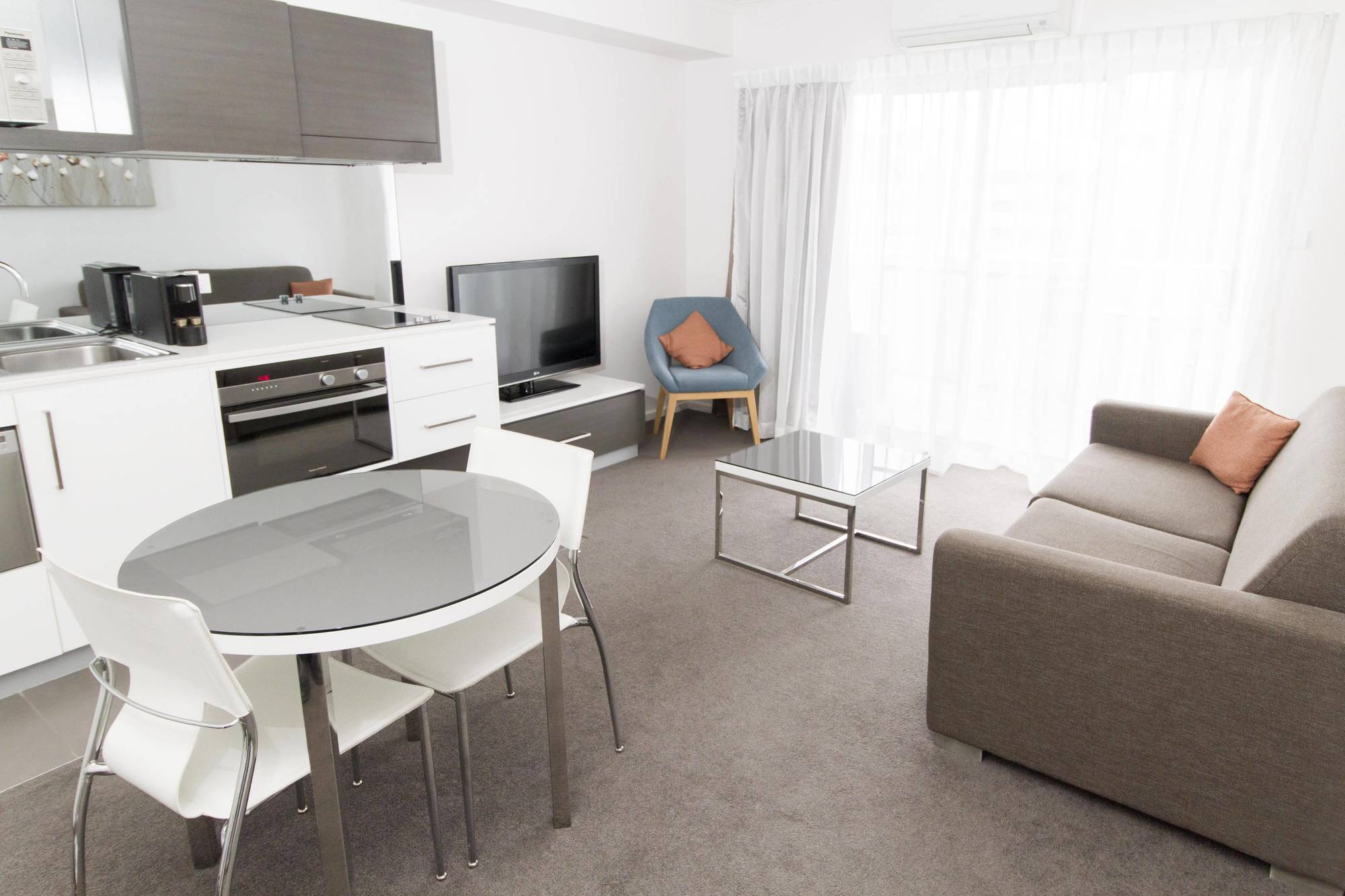 Abode Tuggeranong Aparthotel Canberra Ngoại thất bức ảnh