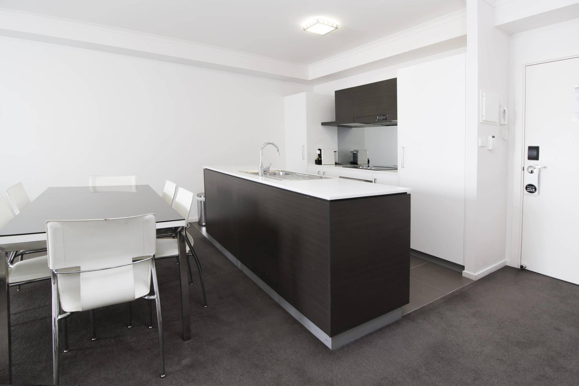 Abode Tuggeranong Aparthotel Canberra Ngoại thất bức ảnh