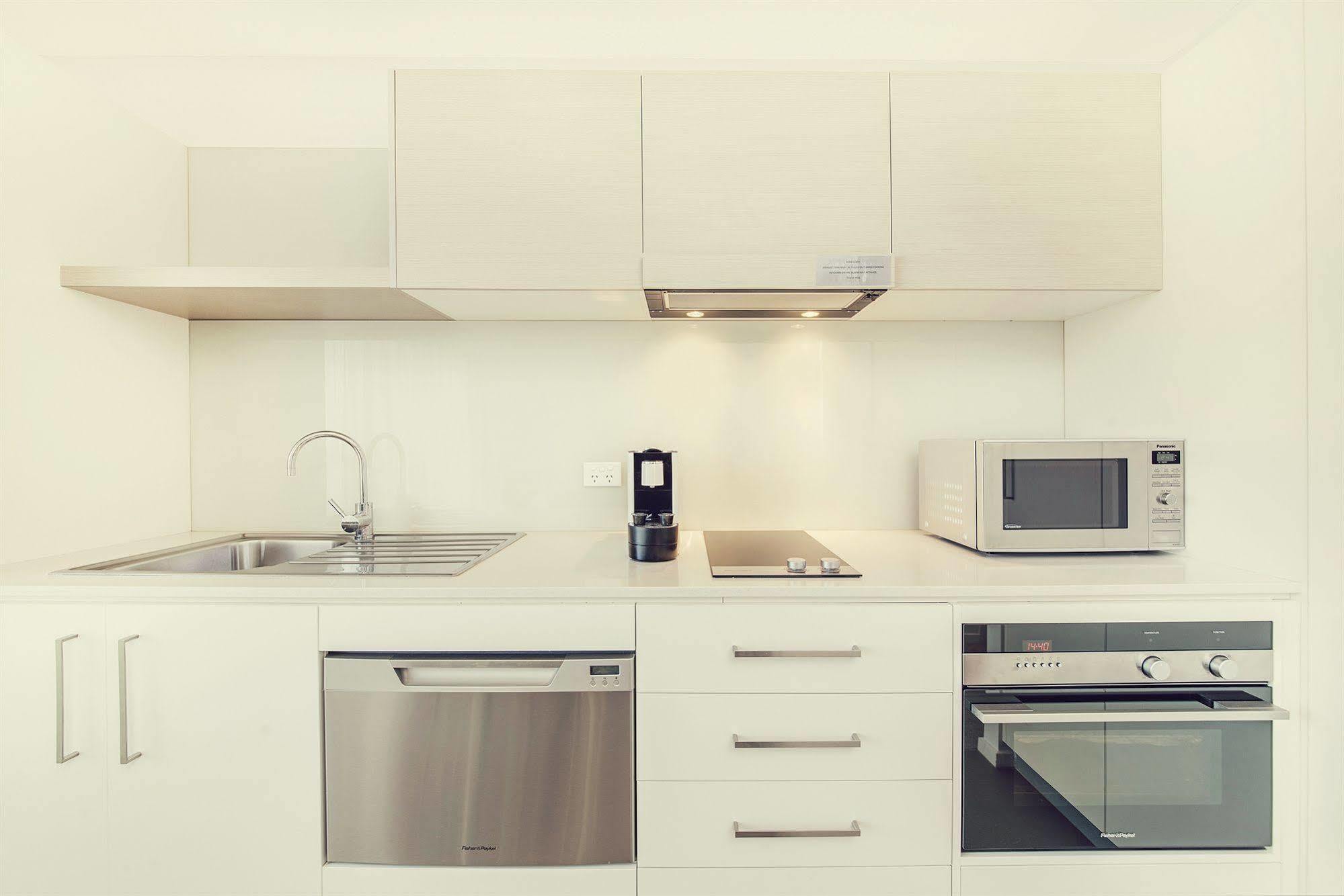 Abode Tuggeranong Aparthotel Canberra Ngoại thất bức ảnh