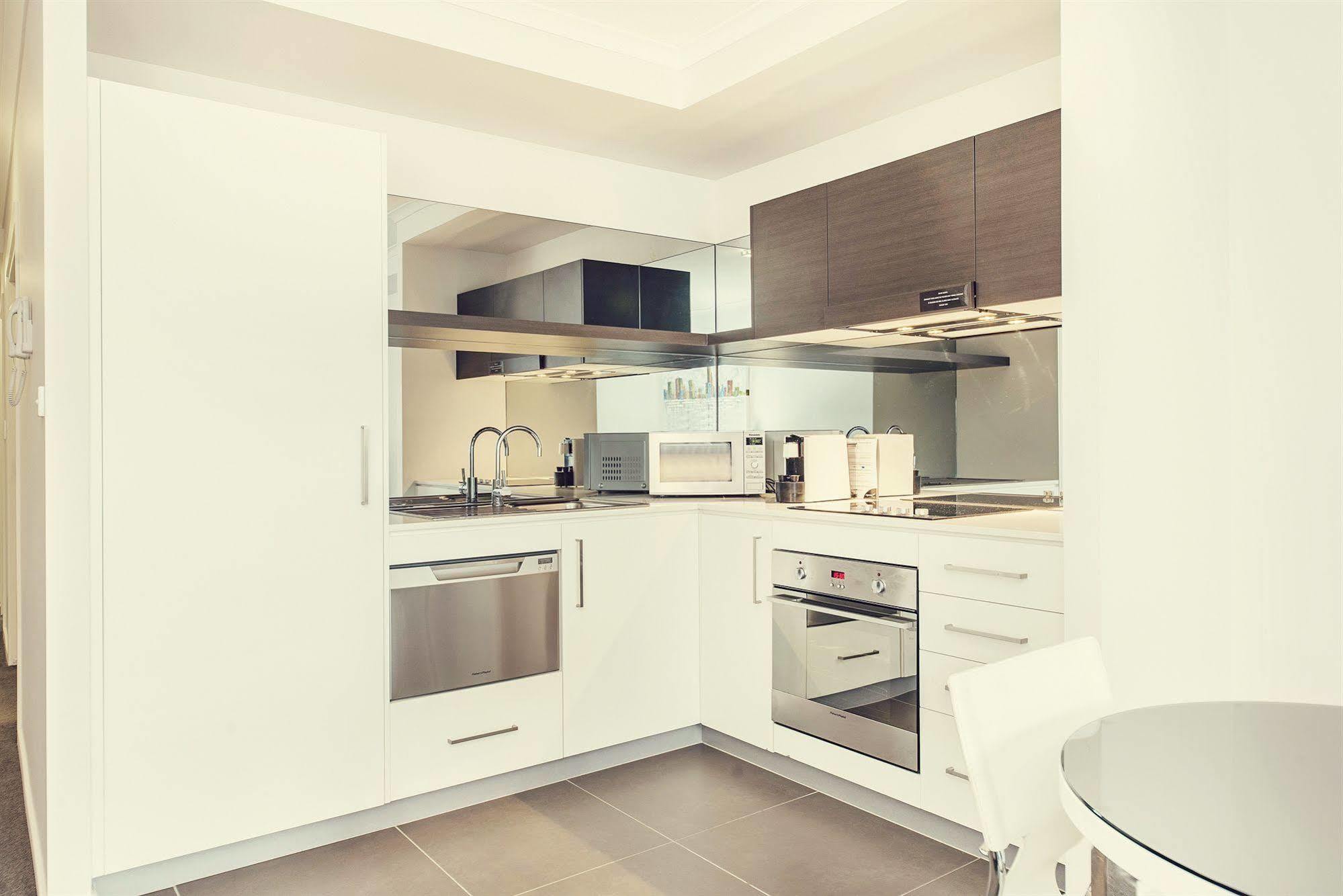 Abode Tuggeranong Aparthotel Canberra Ngoại thất bức ảnh